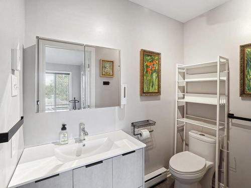 Bathroom - 204-2095 Rue Fleury E., Montréal (Ahuntsic-Cartierville), QC - Indoor Photo Showing Bathroom