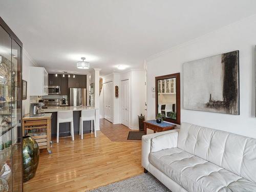 Living room - 204-2095 Rue Fleury E., Montréal (Ahuntsic-Cartierville), QC - Indoor Photo Showing Living Room