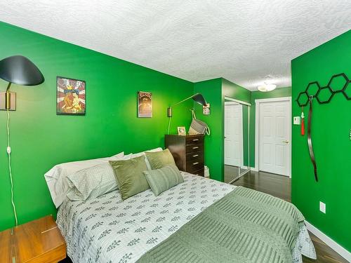 205-1055 Hillside Ave, Victoria, BC - Indoor Photo Showing Bedroom