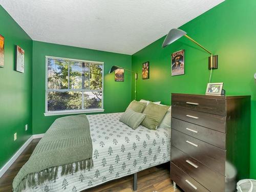 205-1055 Hillside Ave, Victoria, BC - Indoor Photo Showing Bedroom