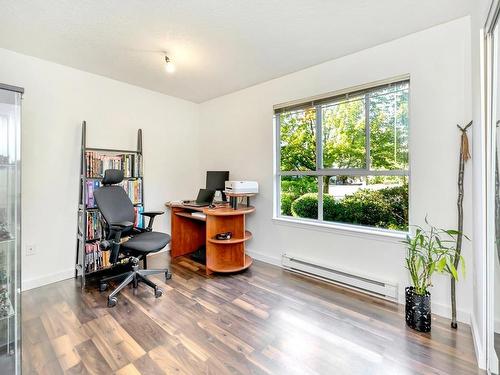 205-1055 Hillside Ave, Victoria, BC - Indoor