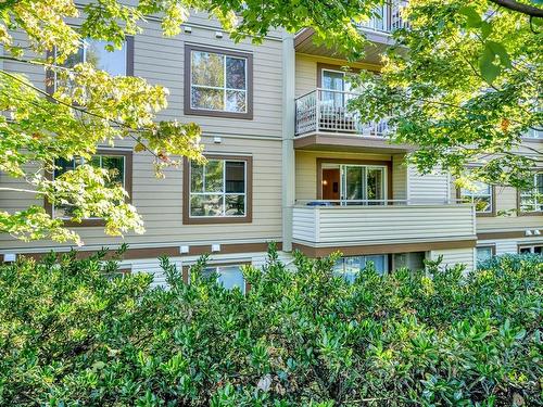 205-1055 Hillside Ave, Victoria, BC - Outdoor