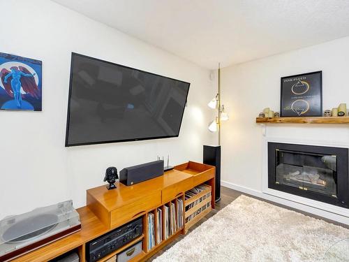 205-1055 Hillside Ave, Victoria, BC - Indoor Photo Showing Living Room With Fireplace