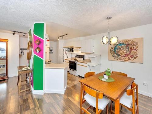 205-1055 Hillside Ave, Victoria, BC - Indoor Photo Showing Dining Room