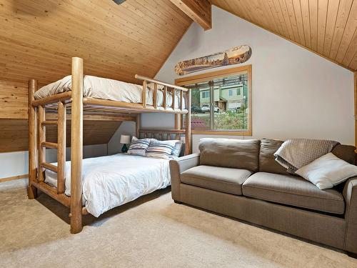 4833 Snowpines Road, Big White, BC - Indoor Photo Showing Bedroom