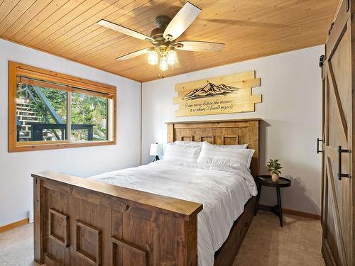 4833 Snowpines Road, Big White, BC - Indoor Photo Showing Bedroom