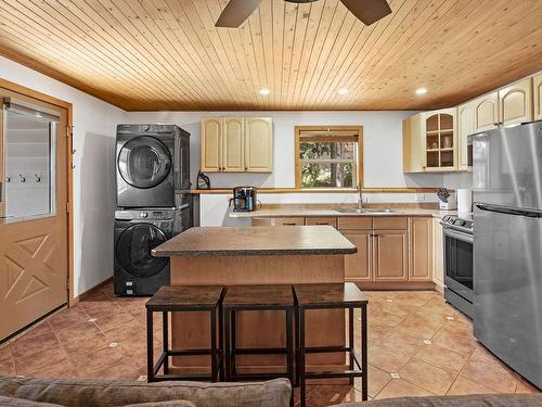 4833 Snowpines Road, Big White, BC - Indoor Photo Showing Kitchen With Double Sink