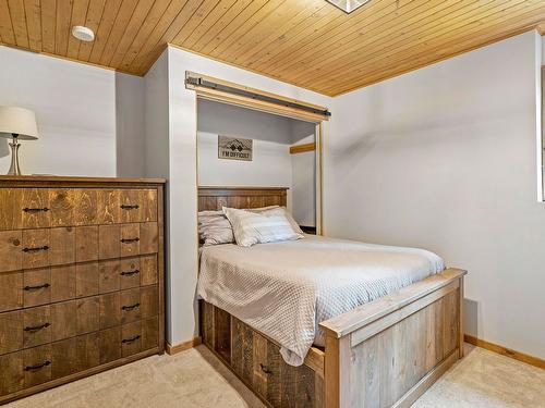 4833 Snowpines Road, Big White, BC - Indoor Photo Showing Bedroom