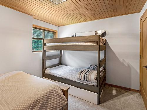 4833 Snowpines Road, Big White, BC - Indoor Photo Showing Bedroom