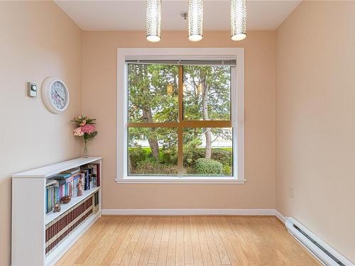 201-3969 Shelbourne St, Saanich, BC - Indoor Photo Showing Other Room