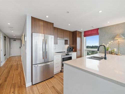 1505-777 Belleville St, Victoria, BC - Indoor Photo Showing Kitchen With Double Sink