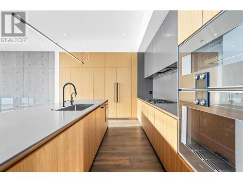 3985 Beachview Drive, West Kelowna, BC - Indoor Photo Showing Kitchen