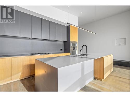 3985 Beachview Drive, West Kelowna, BC - Indoor Photo Showing Kitchen