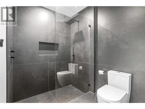 3985 Beachview Drive, West Kelowna, BC - Indoor Photo Showing Bathroom