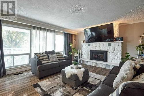 11 Jane Avenue, Clarington (Courtice), ON - Indoor Photo Showing Living Room With Fireplace