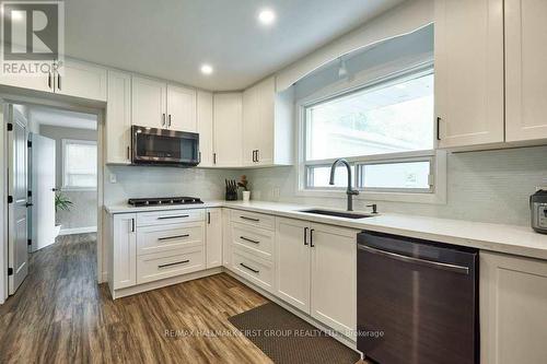 11 Jane Avenue, Clarington (Courtice), ON - Indoor Photo Showing Kitchen With Upgraded Kitchen