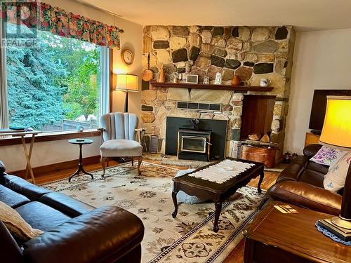 1421 Ainsworth Avenue, Riondel, BC - Indoor Photo Showing Living Room With Fireplace