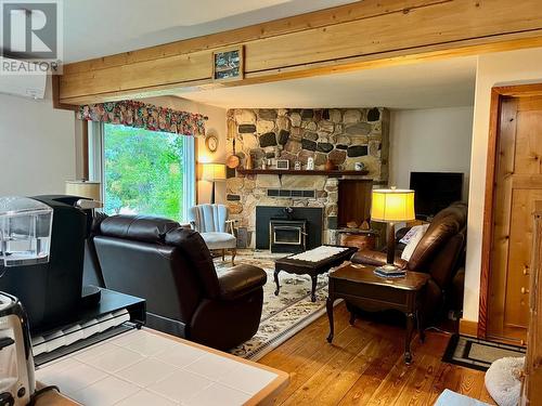 1421 Ainsworth Avenue, Riondel, BC - Indoor Photo Showing Living Room With Fireplace