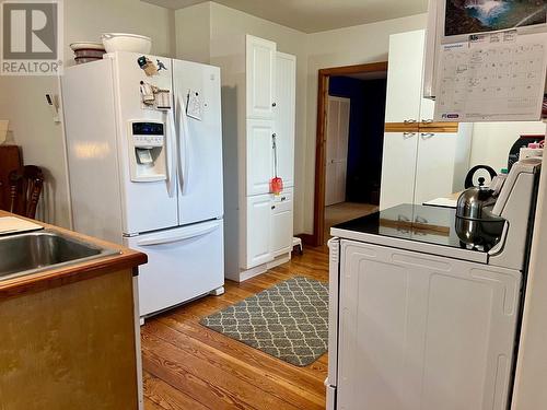 1421 Ainsworth Avenue, Riondel, BC - Indoor Photo Showing Kitchen