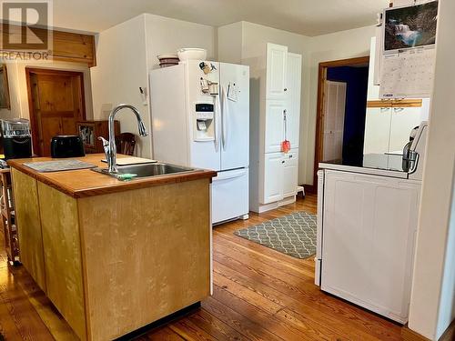 1421 Ainsworth Avenue, Riondel, BC - Indoor Photo Showing Kitchen