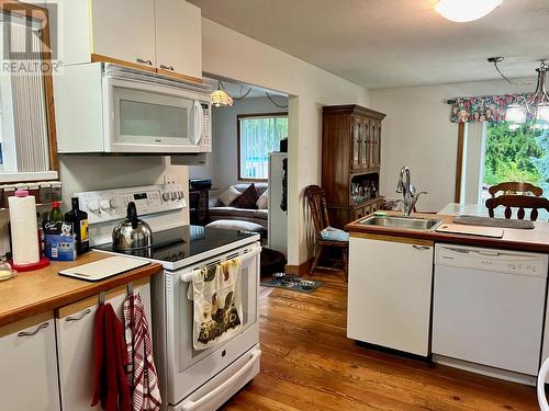 1421 Ainsworth Avenue, Riondel, BC - Indoor Photo Showing Kitchen