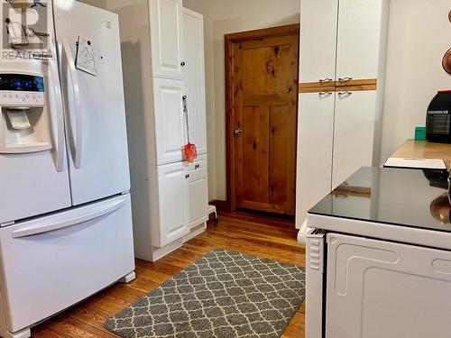 1421 Ainsworth Avenue, Riondel, BC - Indoor Photo Showing Kitchen