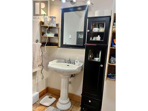 1421 Ainsworth Avenue, Riondel, BC - Indoor Photo Showing Bathroom