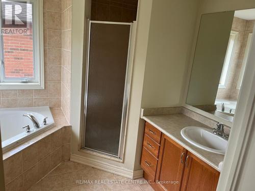 51 River Heights Drive, Brampton, ON - Indoor Photo Showing Bathroom