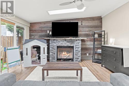 69 Wellington Street N, Thorold, ON - Indoor Photo Showing Living Room With Fireplace