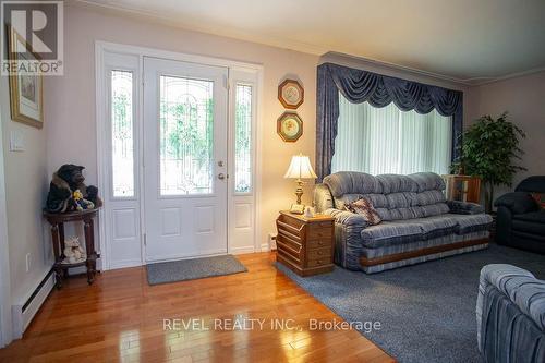 20 Allwood Street, Brantford, ON - Indoor Photo Showing Living Room