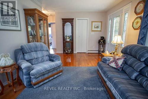 20 Allwood Street, Brantford, ON - Indoor Photo Showing Living Room