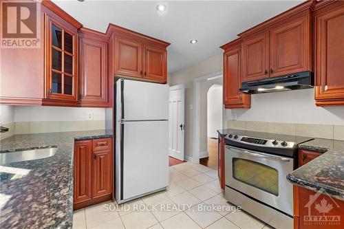 11 Gilchrist Avenue, Ottawa, ON - Indoor Photo Showing Kitchen