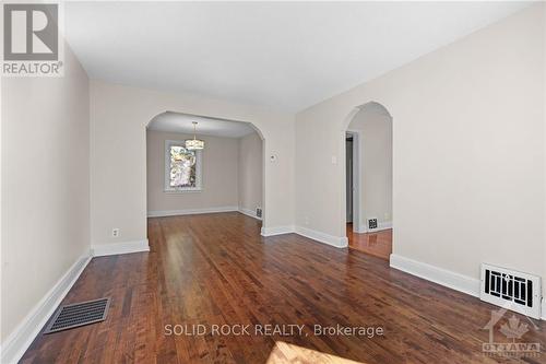 11 Gilchrist Avenue, Ottawa, ON - Indoor Photo Showing Other Room