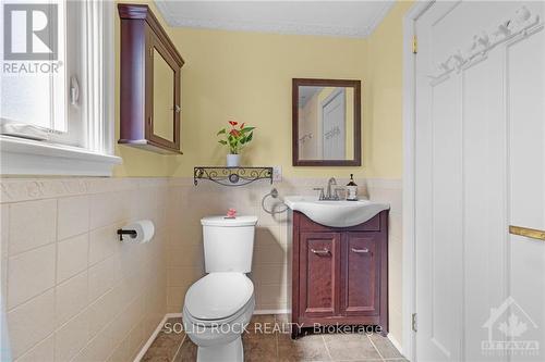 11 Gilchrist Avenue, Ottawa, ON - Indoor Photo Showing Bathroom