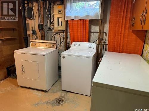 9031 16Th Avenue, North Battleford, SK - Indoor Photo Showing Laundry Room