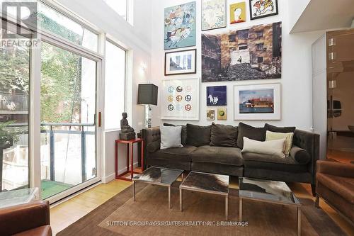 298A Sackville Street, Toronto, ON - Indoor Photo Showing Living Room