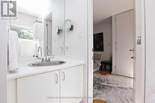 298A Sackville Street, Toronto, ON - Indoor Photo Showing Bathroom