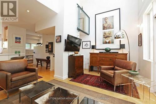 298A Sackville Street, Toronto, ON - Indoor Photo Showing Living Room