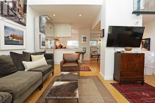 298A Sackville Street, Toronto, ON - Indoor Photo Showing Living Room