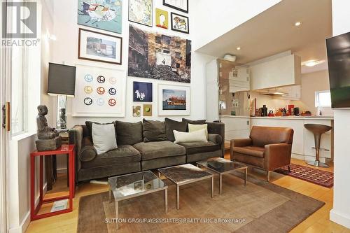 298A Sackville Street, Toronto, ON - Indoor Photo Showing Living Room