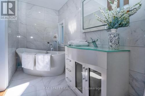 19583 Highway 48, East Gwillimbury, ON - Indoor Photo Showing Bathroom