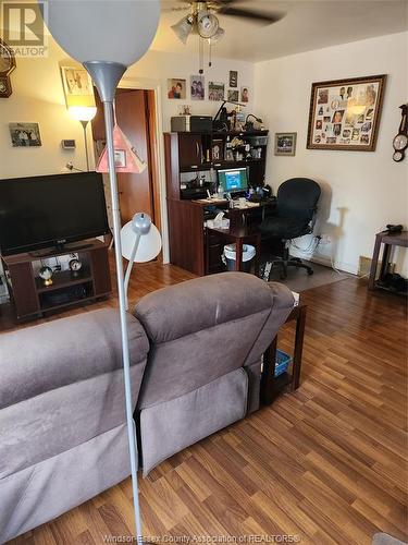 123 Gore Street, Amherstburg, ON - Indoor Photo Showing Living Room