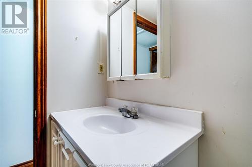 46 Regina, Lakeshore, ON - Indoor Photo Showing Bathroom