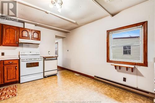 46 Regina, Lakeshore, ON - Indoor Photo Showing Kitchen