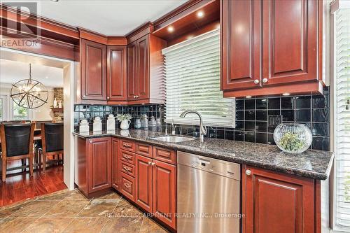 27 Southaven Place, Oakville, ON - Indoor Photo Showing Kitchen