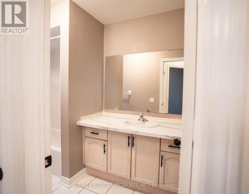 943 Khan Crescent, Mississauga, ON - Indoor Photo Showing Bathroom