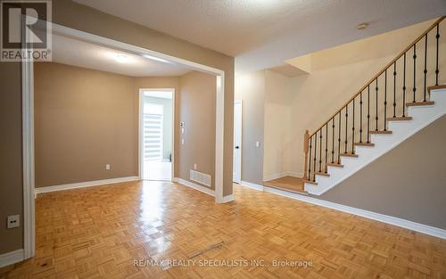 943 Khan Crescent, Mississauga, ON - Indoor Photo Showing Other Room