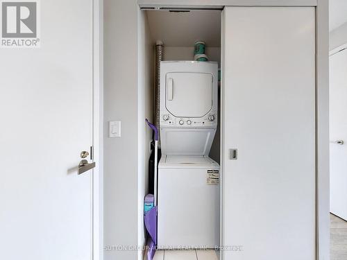 1609 - 159 Dundas Street E, Toronto, ON - Indoor Photo Showing Laundry Room