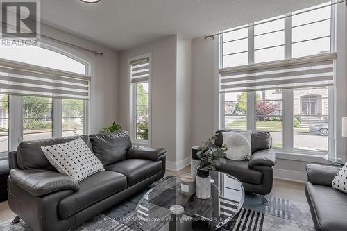 4176 Fuller Crescent, Burlington, ON - Indoor Photo Showing Living Room