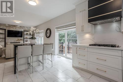 4176 Fuller Crescent, Burlington, ON - Indoor Photo Showing Kitchen With Upgraded Kitchen